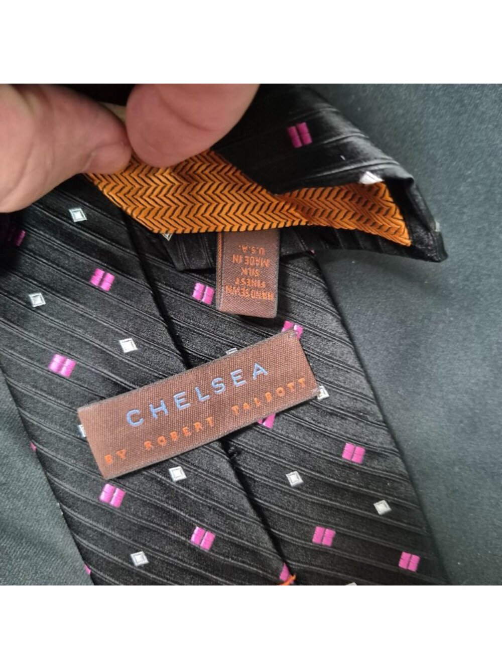 Chelsea by Robert Talbott Geometric Debonaire Blk/Pnk/Wht Classic Silk Necktie - Picture 3 of 5